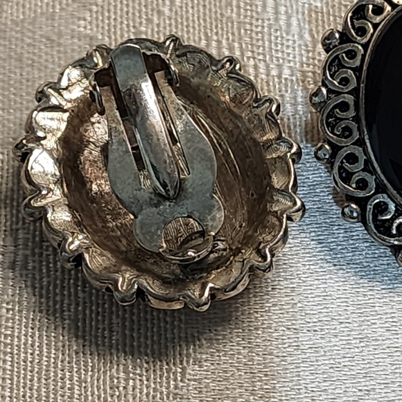 Vintage Black Glass Cabochon Clip-On Earrings Ornate Silver  Filigree Victorian - Picture 11 of 12